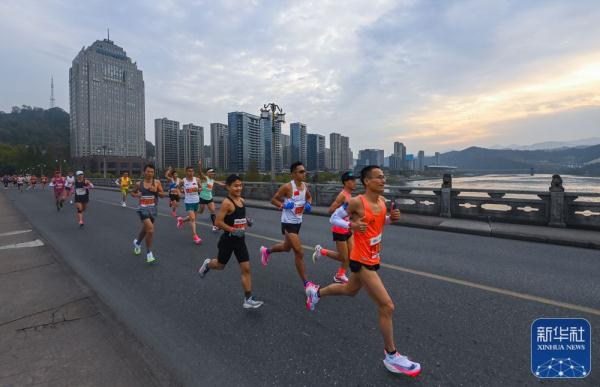 2022浙江建德新安江马拉松开跑 2022浙江建德新安江马拉松开跑