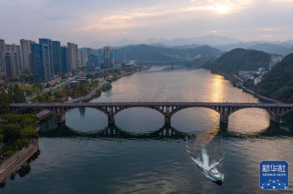 2022浙江建德新安江马拉松开跑 2022浙江建德新安江马拉松开跑