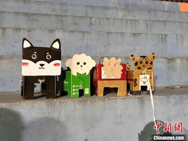 “纸盒狗”风靡中国高校 年轻人偏爱“趣味社交”