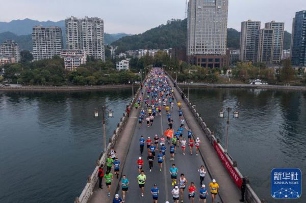 2022浙江建德新安江马拉松开跑 2022浙江建德新安江马拉松开跑