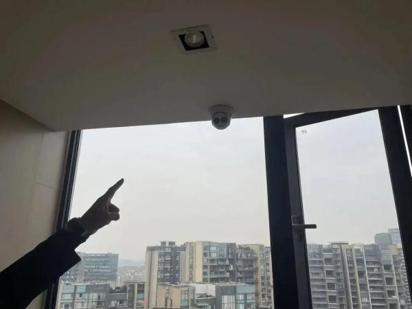业主被小区物业监视近两年，多名年轻女性被“特别关注”