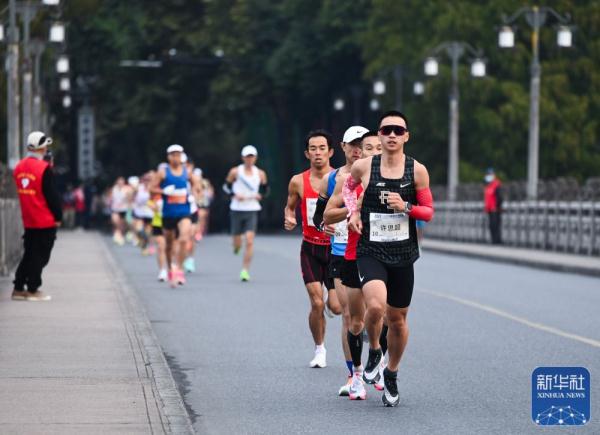 2022浙江建德新安江马拉松开跑 2022浙江建德新安江马拉松开跑