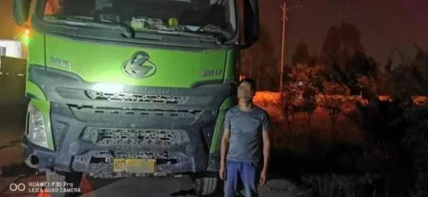 大晚上的，6名货车司机竟集体弃车“跑路”？！这是咋回事？