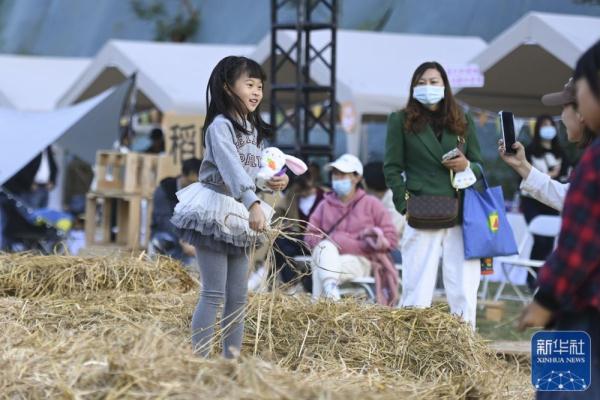 杭州：废弃矿坑变身户外休闲地