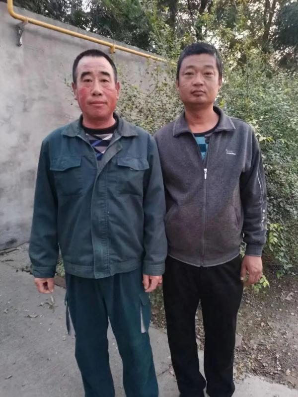 他们冲向海中,救回两命…… 他们冲向海中,救回两命……