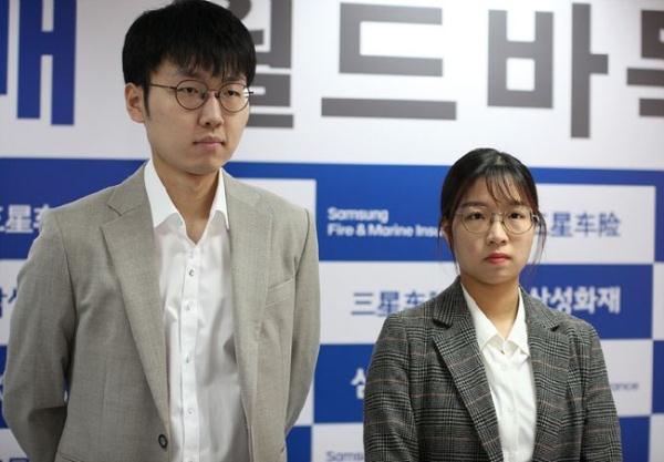 围棋大赛决赛首次上演男女对决！首局中申真谞执黑击败崔精
