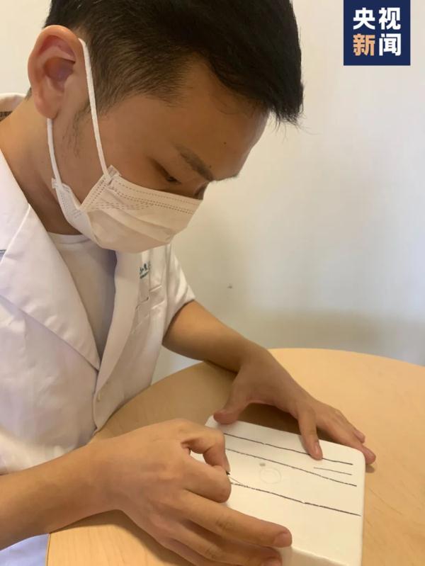 “飞针”采血绝了！还是个95后男护士...