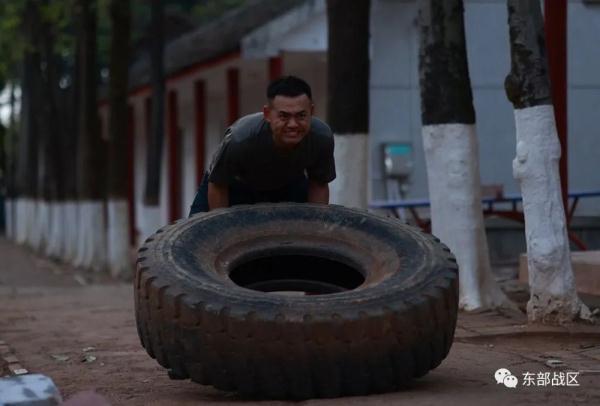 当兵10年，拿了10个第一，他的强军故事好励志