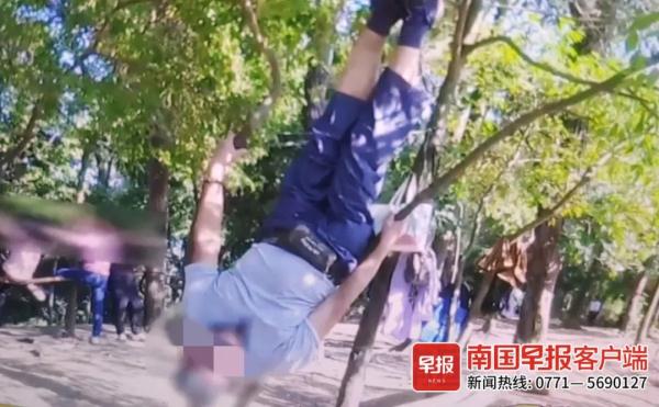 太危险！铁丝捆绑木材，老人在南宁一公园用自制“器材”健身