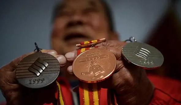 一代传奇落幕!他是中国第一个…… 一代传奇落幕!他是中国第一个……