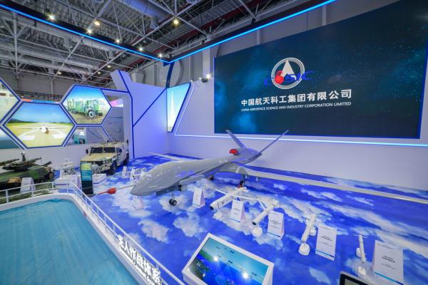 新一代空中智能无人集群作战系统首次亮相珠海