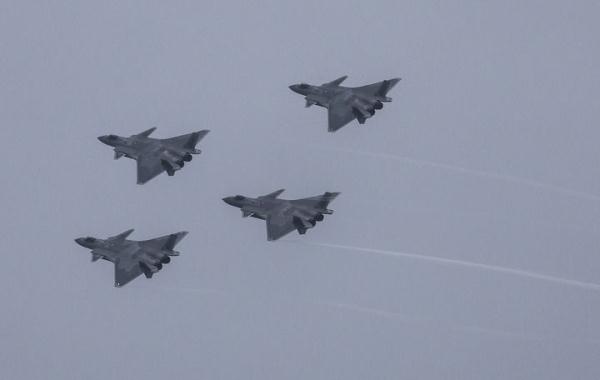 新闻背景：第十四届中国航展中国空军参展飞机简介