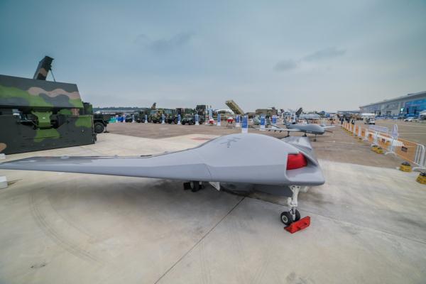 新一代空中智能无人集群作战系统首次亮相珠海