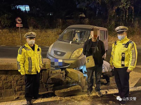 贿赂交警、“自投罗网”……来看酒驾那些奇葩行为! 贿赂交警、“自投罗网”……来看酒驾那些奇葩行为!