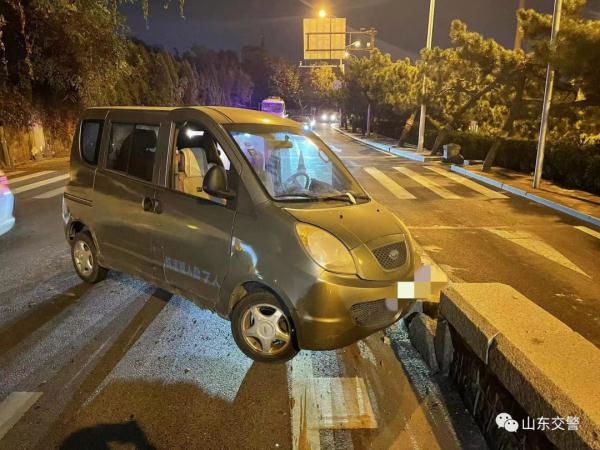 贿赂交警、“自投罗网”……来看酒驾那些奇葩行为! 贿赂交警、“自投罗网”……来看酒驾那些奇葩行为!