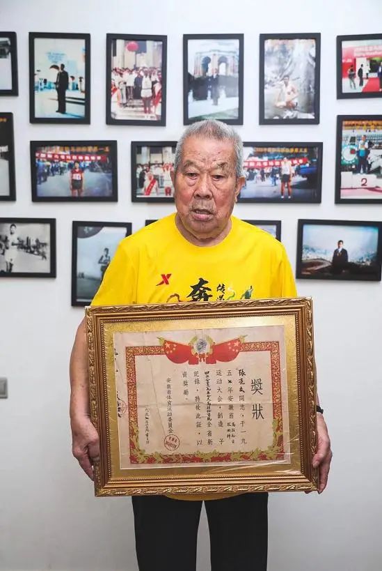 一代传奇落幕!他是中国第一个…… 一代传奇落幕!他是中国第一个……