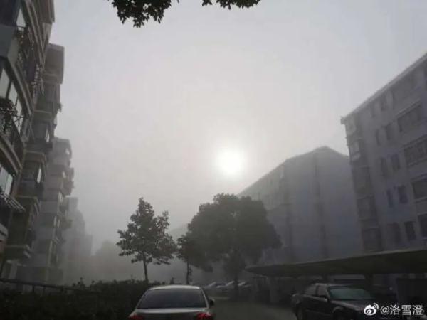 上海今早“云里雾里”，气温过山车又来了！进阶深秋，厚衣服准备起来...