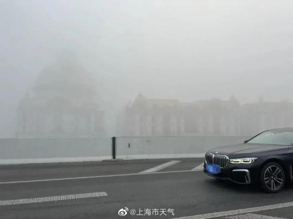 上海今早“云里雾里”，气温过山车又来了！进阶深秋，厚衣服准备起来...