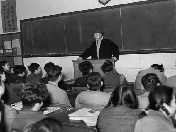 钱学森出的考试题有多难？开卷找不到答案，考试当场晕倒两人