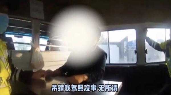 一司机醉驾带俩娃，娃说：你以后别喝酒了……