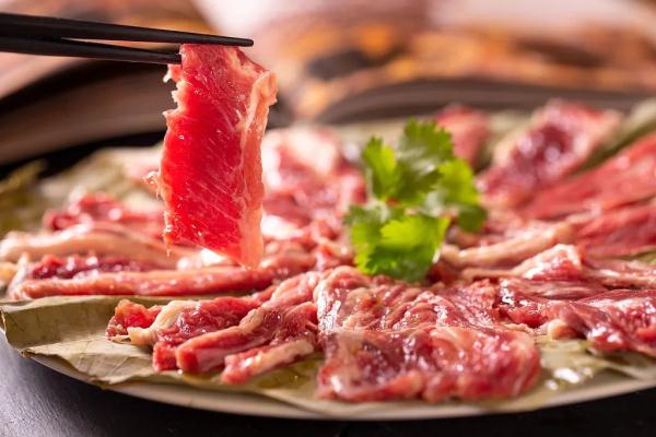 牛肉出现彩色反光，是变质了吗？健康吃牛肉，这4点一定要注意