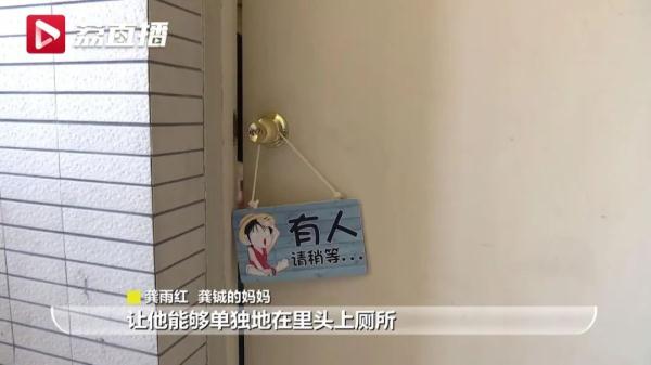 13岁“轮椅少年”圆梦南外！他写下表白文：我的妈妈是个超级英雄……