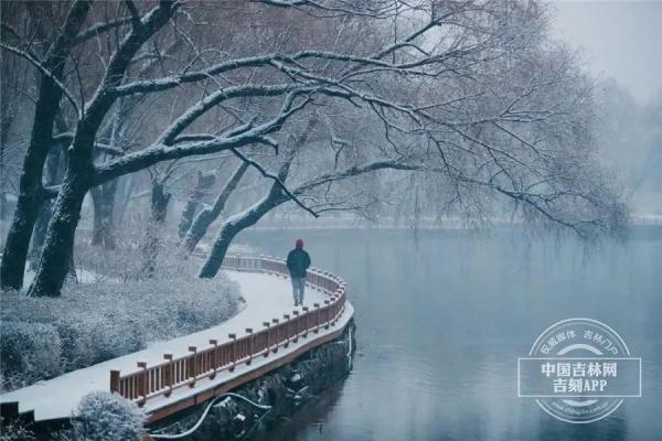 入冬第一场雪如约而至，解锁“初雪模式”