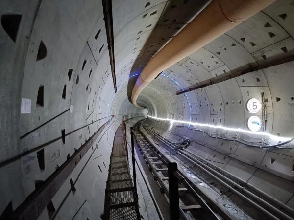 国内首次！刚刚，合肥地铁下穿火车站