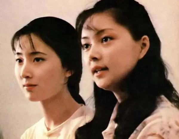 “最美薛宝钗”今天过56岁生日，冻龄美貌曝光，仍旧单身