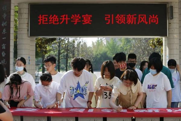 移风易俗，这里的“白事”戏班人员转行了