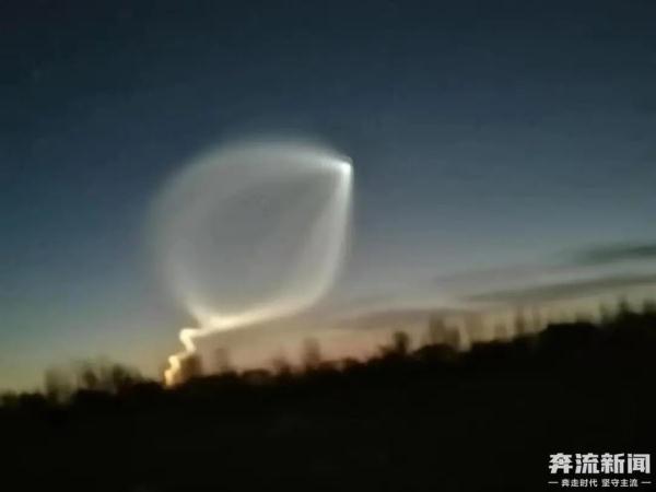 民勤天空出现形如蝌蚪巨大发光体，网友争猜！