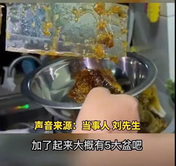 突然流蜜汁！打开厨房吊顶后惊呆了…