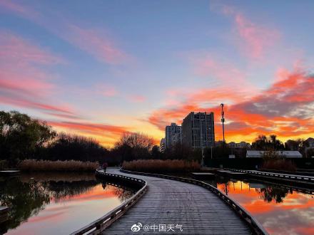 今晨北京朝霞惊艳了天空 今晨北京朝霞惊艳了天空