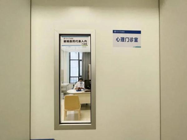 博士因“社恐”叫救护车，并不是件“搞笑”的事