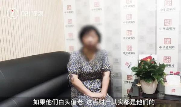 46岁女子提前立遗嘱：财产只留给儿子！网友吵翻...