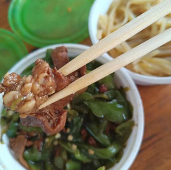 男子称外卖中吃到淋巴肉,被威胁“不要动餐饮奶酪”? 男子称外卖中吃到淋巴肉,被威胁“不要动餐饮奶酪”?