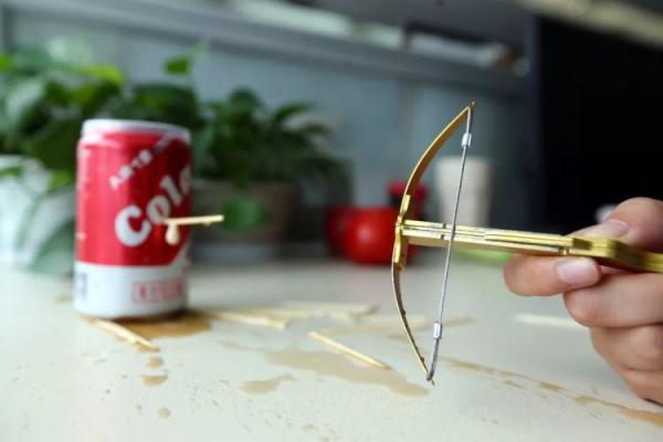 笔里藏刀，包中有毒，警惕身边的危险文具！