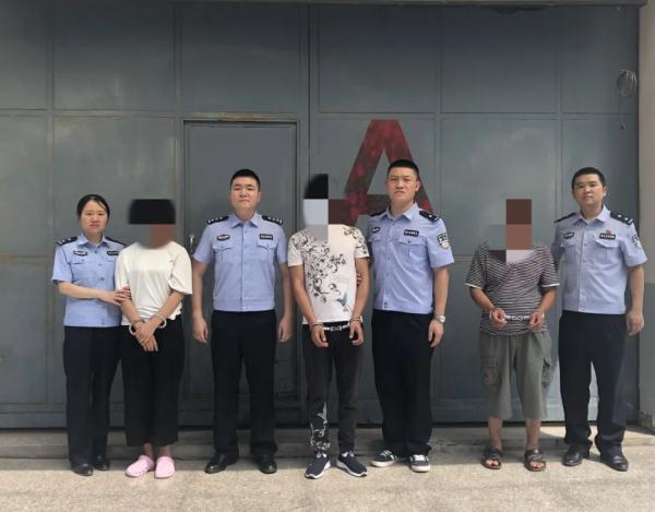 惊呆了!打开冰柜,300条蛇“扑面而来” 惊呆了!打开冰柜,300条蛇“扑面而来”