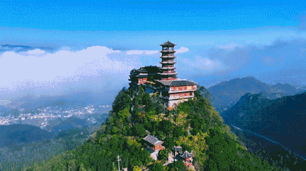 贵州丹霞山现罕见佛光景观