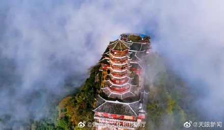 贵州丹霞山现罕见佛光景观