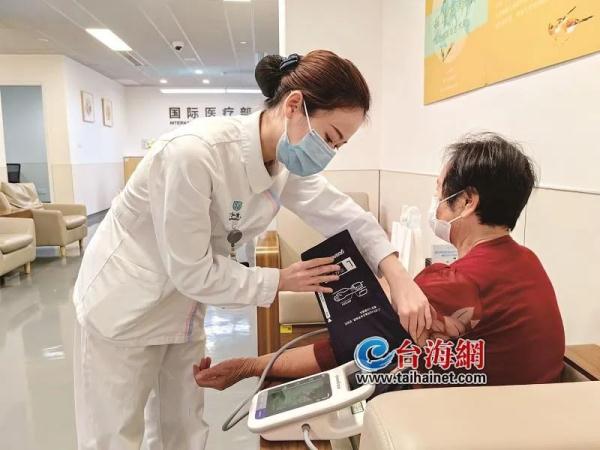 男子跑步时突然倒地，心脏骤停！“00后”小姐姐立即做了这件事……