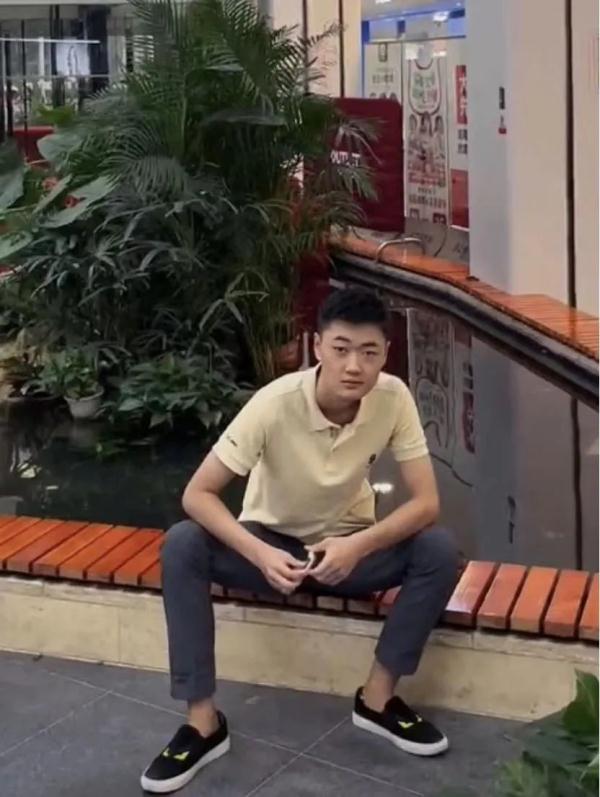 修车男孩跳街舞走红：这是一种对热爱的坚持！