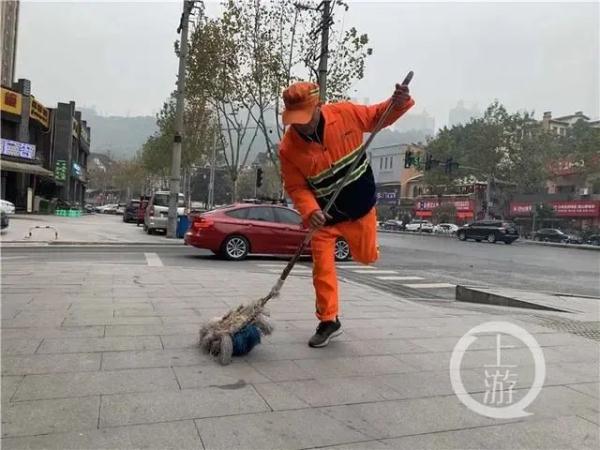活力满格！00后修车小伙带工友跳街舞