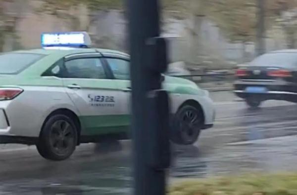 查验核酸从24小时变48小时？记者实探郑州公交、地铁、出租车、网约车
