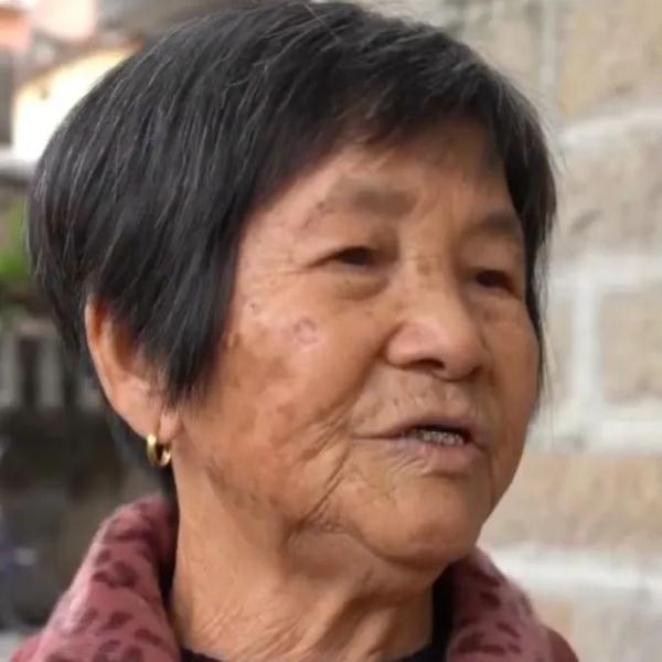 真“月老”！厦门437岁老树结红豆！依然鲜红圆润~