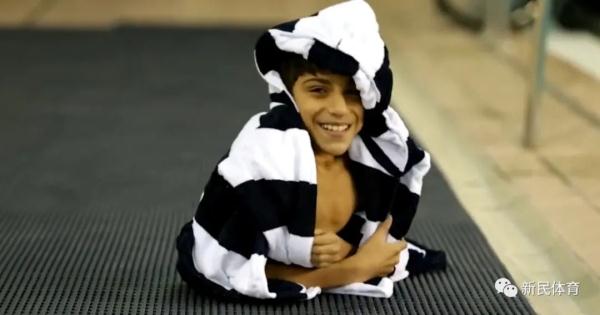 世界杯开幕式上的“半身小伙”是谁?你根本想不到他有多牛! 世界杯开幕式上的“半身小伙”是谁?你根本想不到他有多牛!