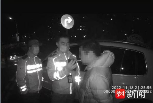 车主酒后找“代驾”途中被查 谁知“代驾”也喝了酒