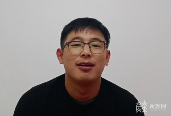 连云港一名2岁女童头卡4楼防盗窗悬在半空 邻居“飞檐走壁”挺身相救 连云港一名2岁女童头卡4楼防盗窗悬在半空 邻居“飞檐走壁”挺身相救