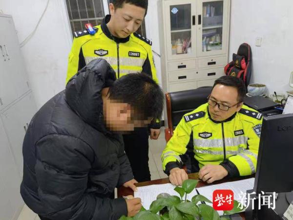 车主酒后找“代驾”途中被查 谁知“代驾”也喝了酒