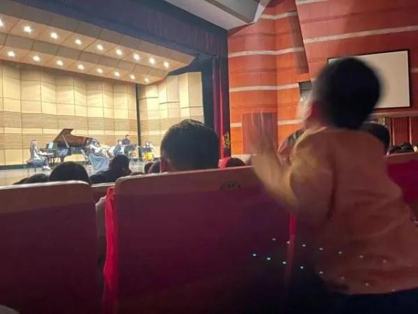 “孤勇者!”小朋友演奏会大声点歌,后续来了 “孤勇者!”小朋友演奏会大声点歌,后续来了